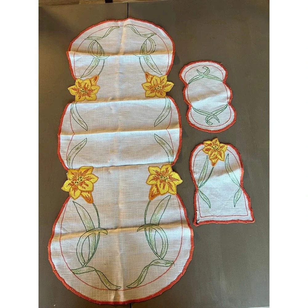 Vintage Table Runner Set 3pc White Yellow Orange Floral Lily Embroidered Linens